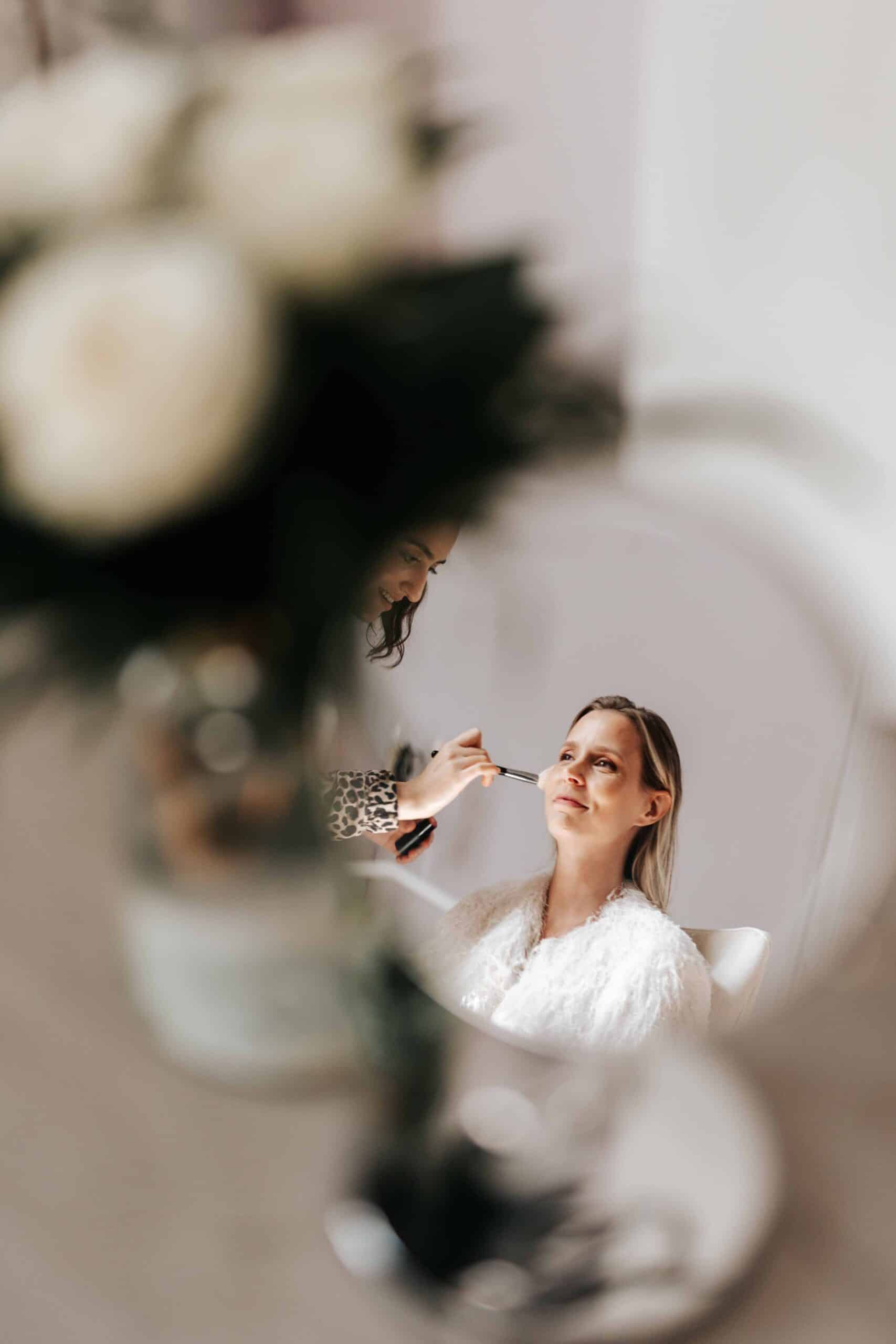 Préparation maquillage mariage reflet miroir